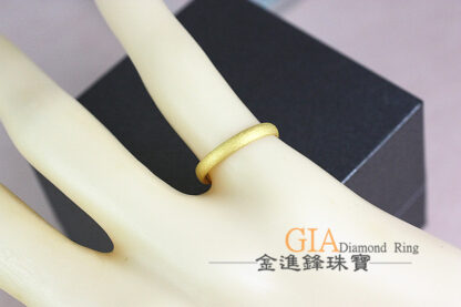 霧面素圈黃金尾戒 重0.38錢 G023152：圖片 6