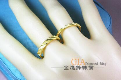 簡約斜紋黃金對戒 重1.33錢 G023493：圖片 6