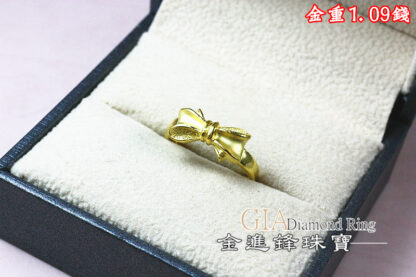 蝴蝶結黃金戒指 重1.09錢 G024008