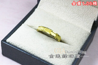 鑽沙方格黃金戒指 重1.06錢 G018571